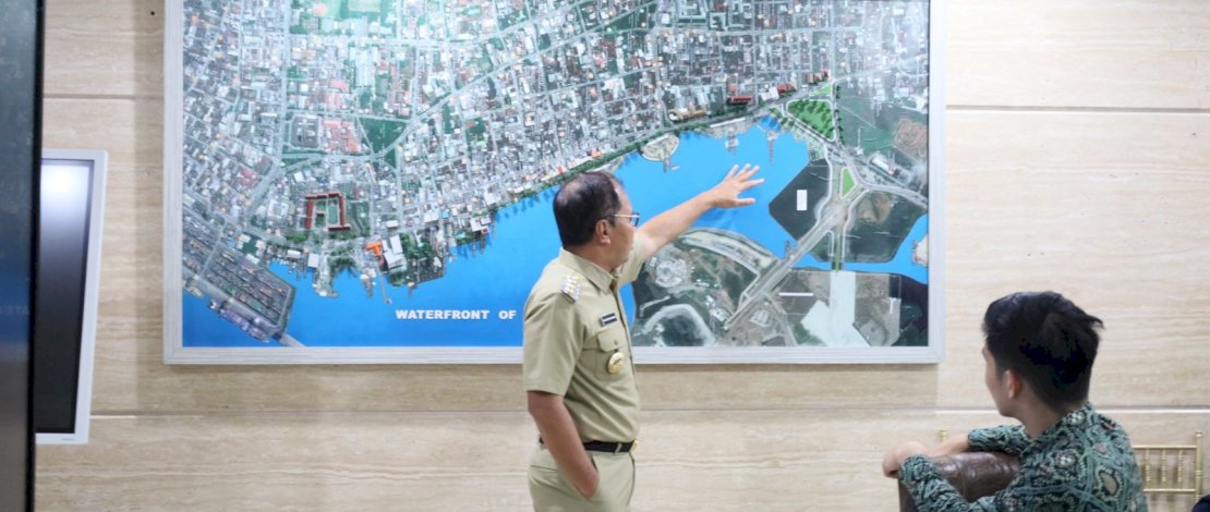 Wali Kota Makassar Moh Ramdhan Pomanto menawarkan proyek Japparate ke Konsular Keduataan Besar Singapura Aaron Chee. Wali Kota Makassar Moh Ramdhan Pomanto menawarkan proyek Japparate ke Konsular Keduataan Besar Singapura Aaron Chee.