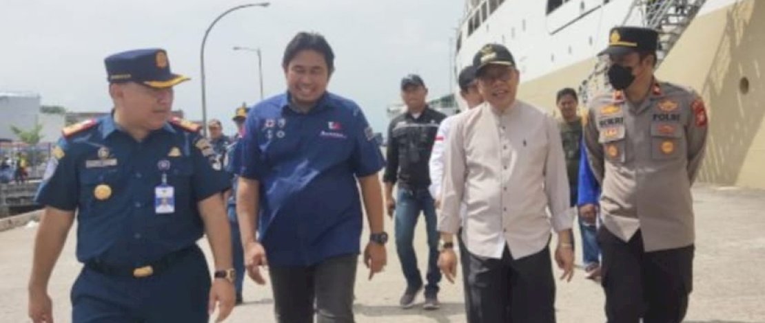 Wali Kota Parepare, Dr HM Taufan Pawe, berkunjung ke Pelabuhan Nusantara, melihat sejumlah fasilitas yang ada di salah satu kapal, Sabtu 7 Januari 2023.