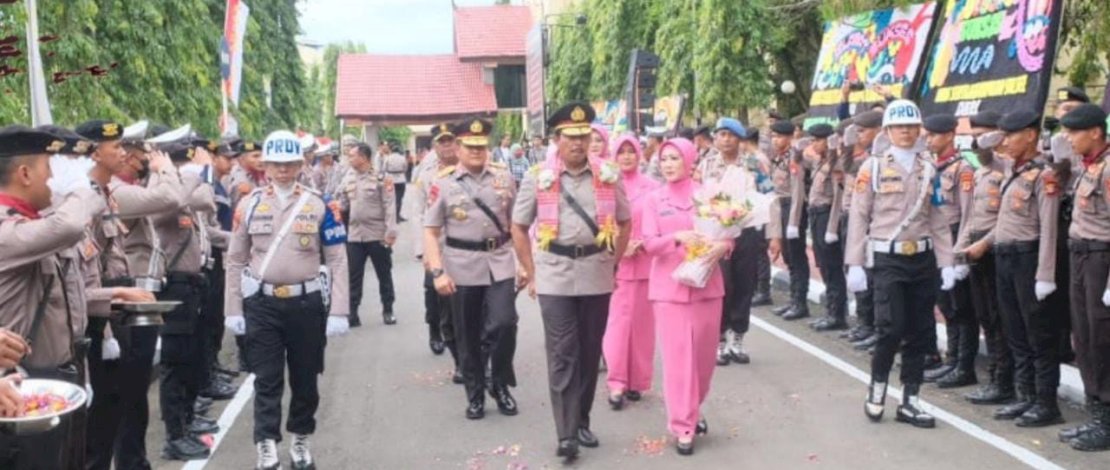 Upacara Serah terima Pataka "Pallawa Lipu" Polda Sulsel, yang digelar di Lapangan Upacara, Mapolda Sulsel, Senin, 3 April 2023.