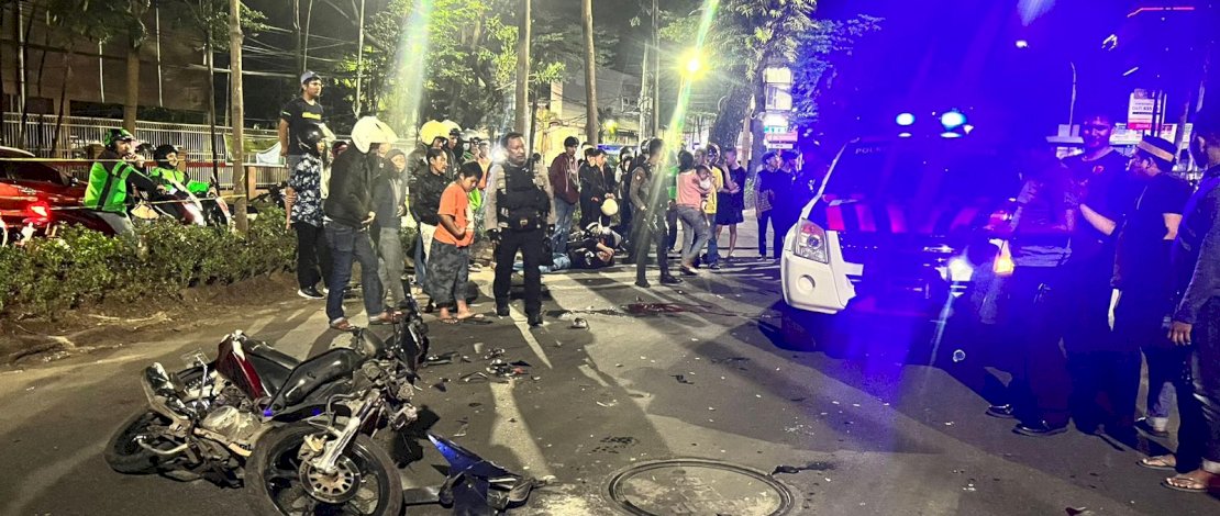 Kecelakaan lalu lintas terjadi jelang sahur di Jalan Arief Rate, Makassar. Kecelakaan lalu lintas terjadi jelang sahur di Jalan Arief Rate, Makassar.