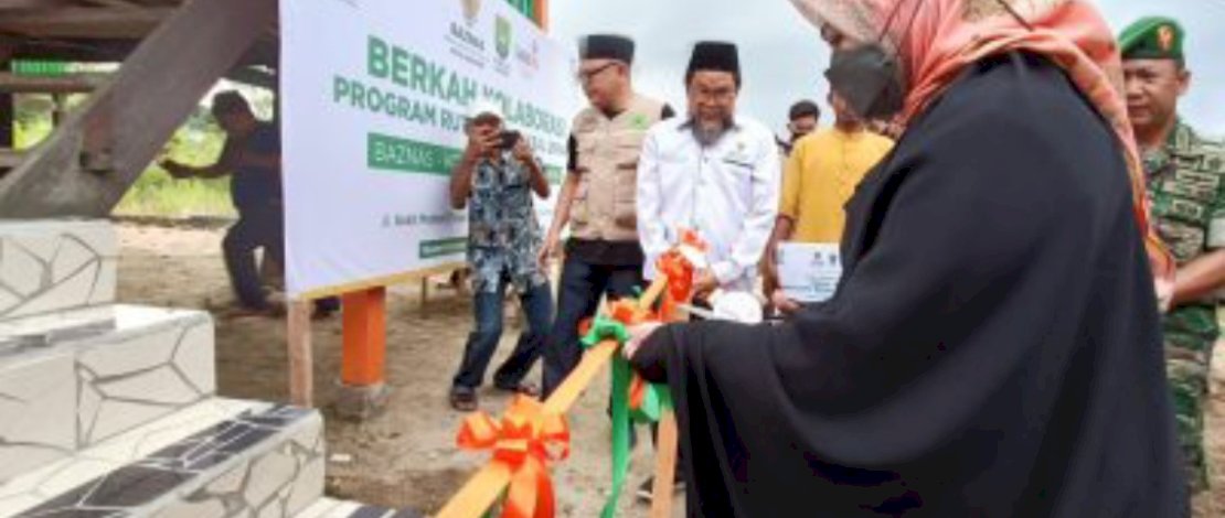 Ketua Tim Penggerak PKK Kota Parepare, Erna Rasyid Taufan, meresmikan Rumah Tinggal Layak Huni yang diserahkan kepada korban yang rumahnya hanyut diterjang banjir beberapa waktu lalu. Ketua Tim Penggerak PKK Kota Parepare, Erna Rasyid Taufan, meresmikan Rumah Tinggal Layak Huni yang diserahkan kepada korban yang rumahnya hanyut diterjang banjir beberapa waktu lalu.