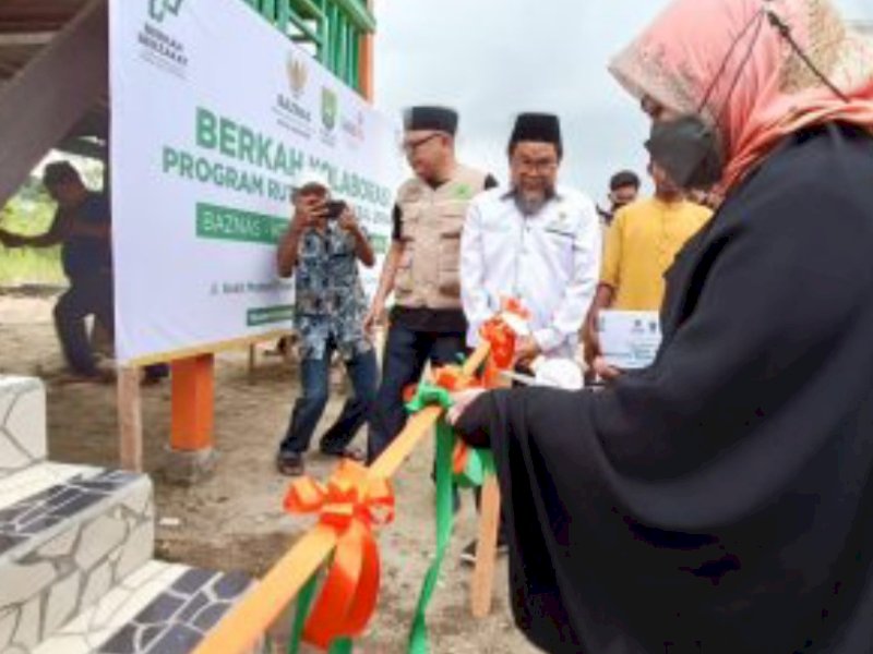 Erna Rasyid Taufan Resmikan Rumah Tinggal Layak Huni untuk Korban Banjir di Tegal Dua