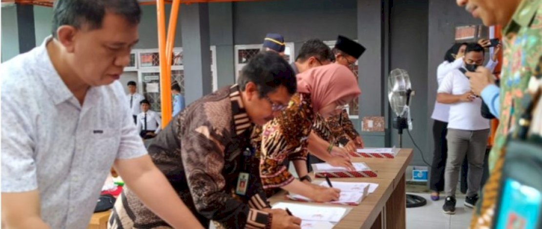 Penandatanganan perjanjian kerjasama antara Lapas Kelas IIA Parepare dengan 4 SKPD lingkup Pemerintah Kota dan beberapa lembaga pelatihan yang ada di Kota Parepare, Jumat, 10 Februari 2023.