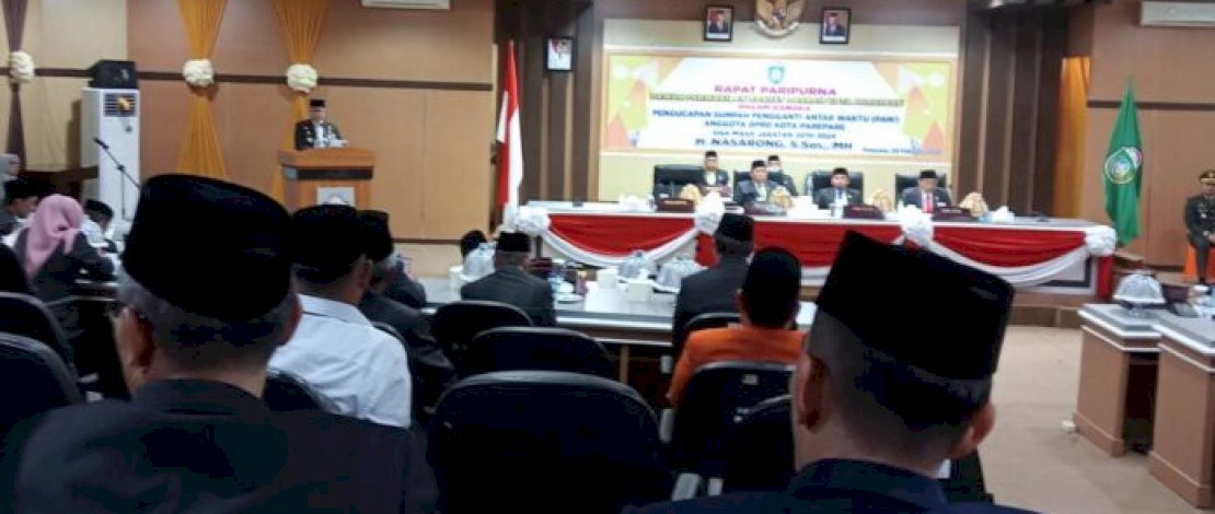 Wali Kota Parepare&nbsp;Taufan Pawe&nbsp;menghadiri acara pengucapan sumpah Pengganti Antar Waktu (PAW) Anggota DPRD Kota Parepare sisa masa jabatan 2019-2024, di Ruang Rapat Kantor&nbsp;DPRD Parepare, Senin, 20 Februari 2023.