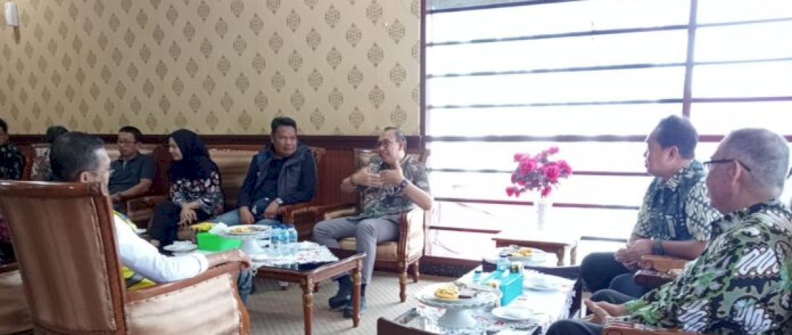 Wakil Wali&nbsp;Kota Parepare, Pangerang Rahim, menerima kunjungan kerja dari Kepala Balai Jenneberang Pompengan Perwakilan Sulawesi Selatan, Jaya Sukarno, dan Direktorat Sumber Daya Air Kementerian Pekerjaan Umum dan Perumahan Rakyat Republik Indonesia Muhammad Nizam, yang digelar di Ruang Kerja Wakil Wali Kota Parepare, Jumat 3 Februari 2023.