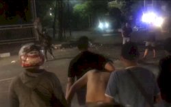 Demo Menolak UU Cipta Kerja di Makassar Ricuh, 1 Orang Ditangkap