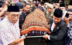 Lepas Jenazah Syukur Bijak, Gubernur Andi Sudirman : Banyak Perjuangan Beliau untuk Pembangunan di Luwu