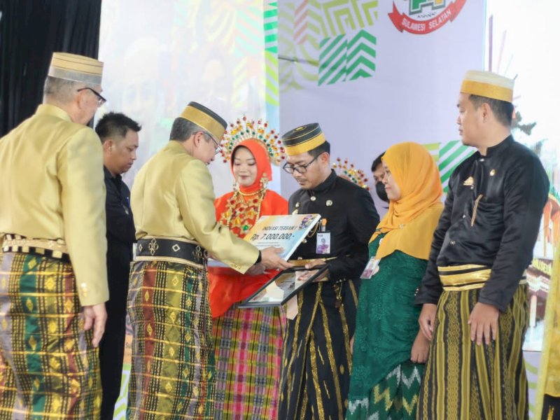 Momen HUT Kota, Taufan Pawe Beri Penghargaan 10 Inovasi Terbaik