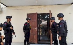 Jamin Rasa Aman Umat Nasrani Saat Ibadah, Brimob Bone Intensifkan Patroli di Gereja