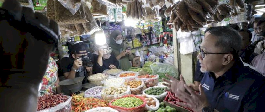 Mendag Tinjau Pasar Lokal: Harga Bahkan Cenderung Turun Jelang Lebaran Mendag Tinjau Pasar Lokal: Harga Bahkan Cenderung Turun Jelang Lebaran