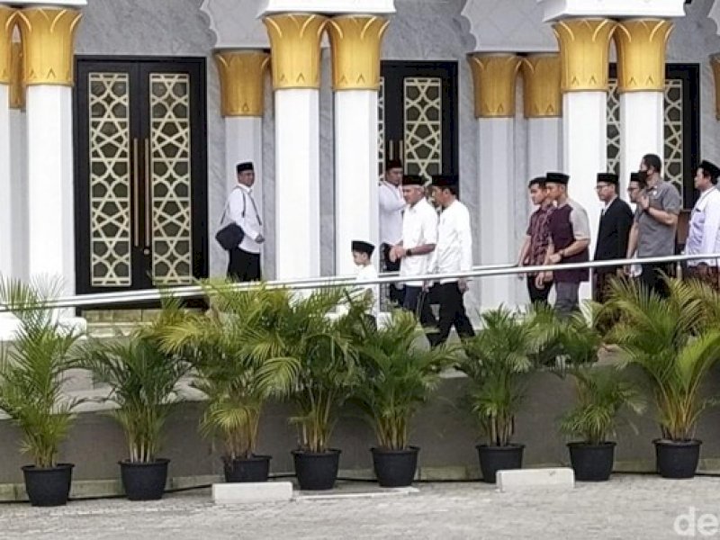 Jokowi dan Ganjar Salat Bersama: Ada Agenda Khusus?