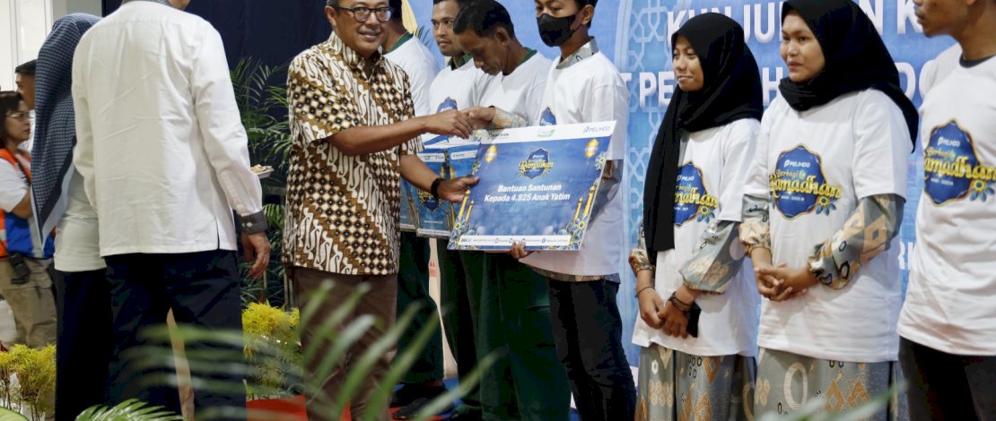 PT Pelabuhan Indonesia (Persero) atau Pelindo Regional 4 melalui Pelindo Berbagi Ramadan, memberikan santunan dan bantuan sembako serta takjil gratis kepada anak yatim piatu, TKBM, dan nelayan.