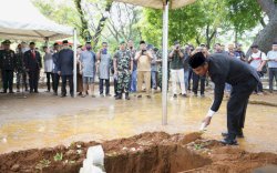 Gubernur Sulsel Jadi Inspektur Upacara Pemakaman Rapsel Ali di TMP Panaikang