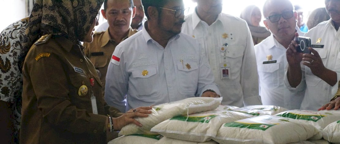 Mentan SYL saat meninjau Penggilingan Padi di Desa Kepanjen, Kabupaten Klaten, Senin, 10 April 2023.
