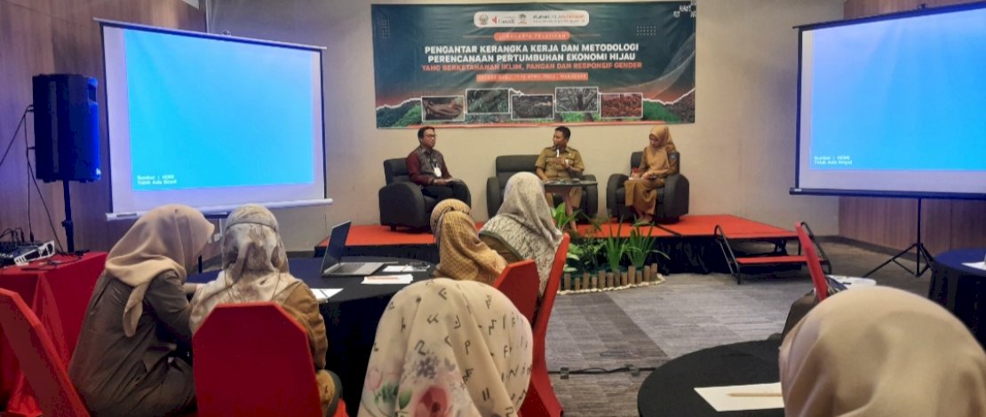 Lokakarya Pelatihan Pengantar Kerangka Kerja dan Metodologi Perencanaan Pertumbuhan Ekonomi Hijau yang Berketahanan Iklim, Pangan, dan Responsif Gender, di Hotel Ibis City Centre, Jalan Maipa, Selasa, 11 April 2023.