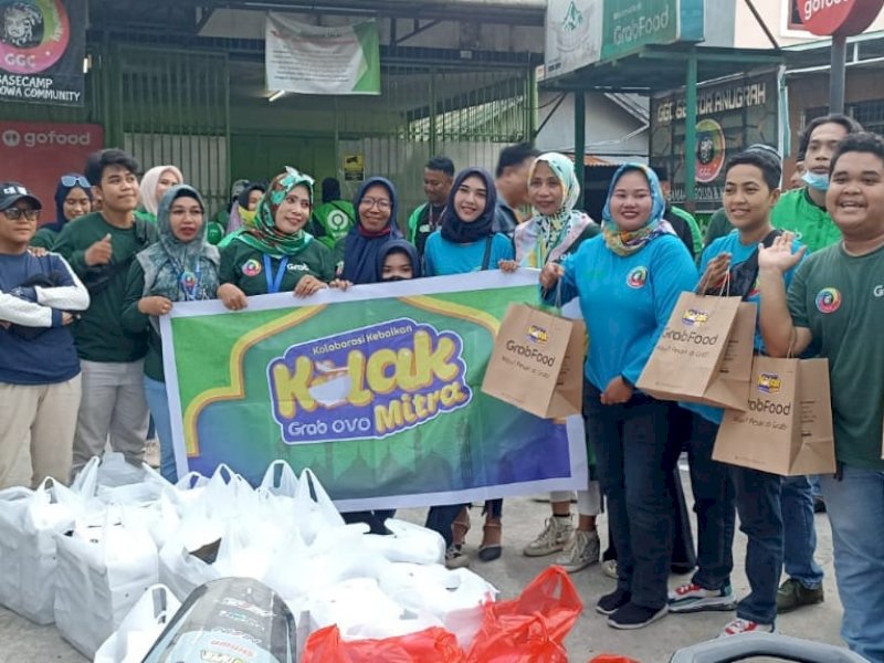Ratusan Mitra Grab di Makassar Meriahkan Ramadan dengan Tausiyah dan Bagi-Bagi Takjil Gratis