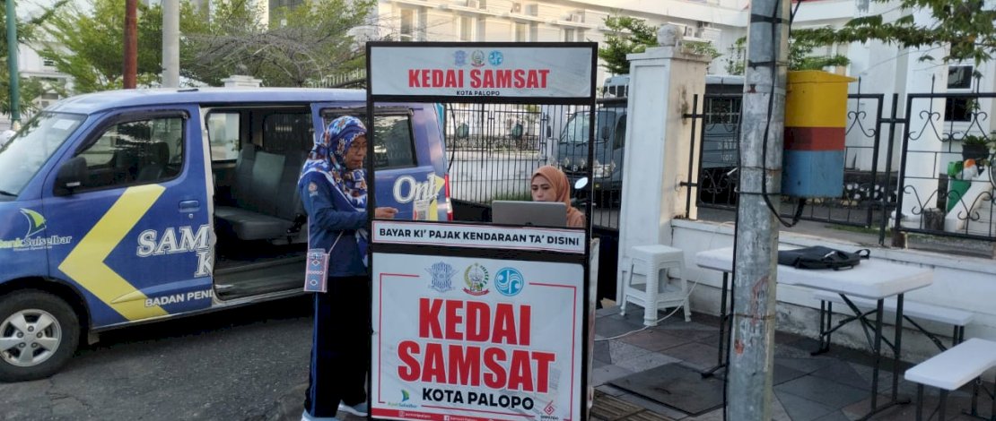 Kedai Samsat, salah satu layanan unggulan Samsat Palopo yang beroperasi setiap hari Minggu di Lapangan Pancasila Kota Palopo.
