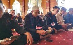 Binrohtal Brimob Bone, Cara Personel Mencari Berkah Ramadan