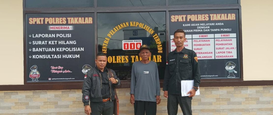 Deng Juma' didampingi pengacara saat melapor ke Polres Takalar.