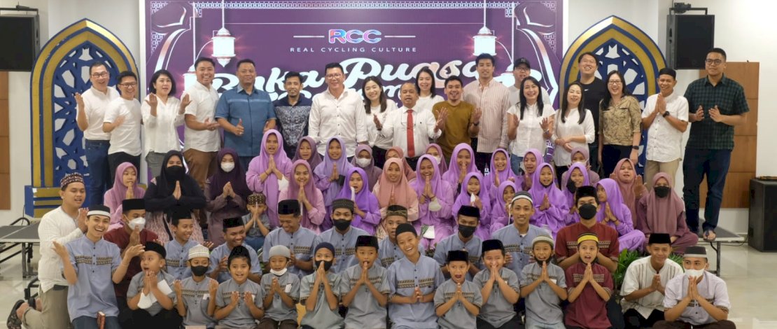 Klub sepeda roadbike Real Cycling Culture (RCC) menggelar buka puasa bersama 50 anak yatim.