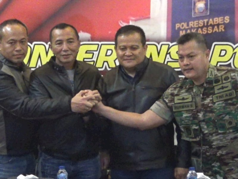 Potret Salam Komando Pangdam dan Kapolda Usai Penyerangan Pos Lantas-Kantor Polisi di Makassar