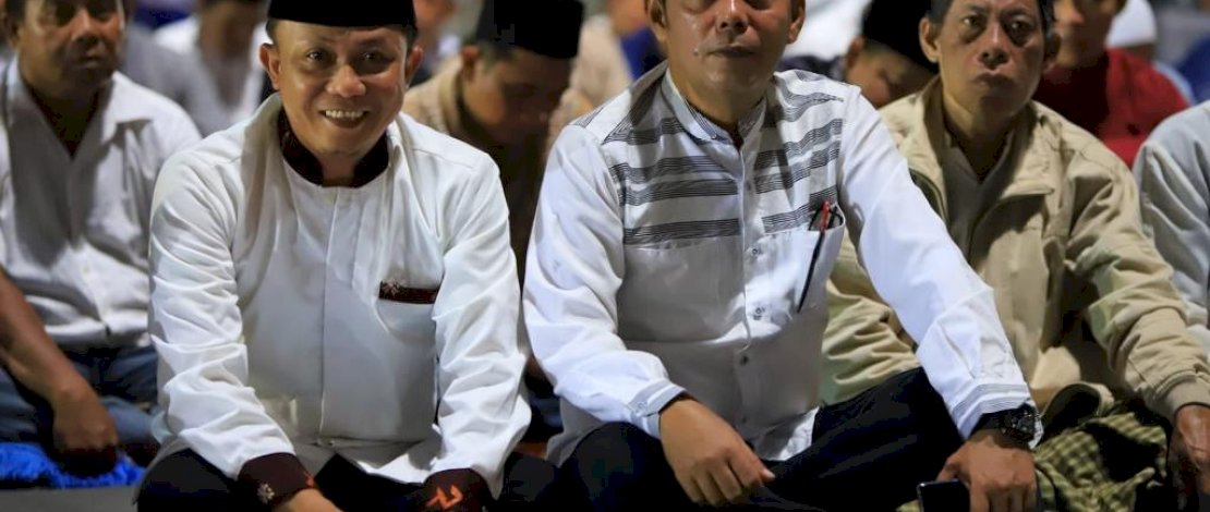 Camat Tallo, Alamsyah Sahabuddin, bersama jajarannya, mengikuti Salat Subuh Berjamaah di Anjungan City of Makassar, Sabtu, 15 April 2023. Camat Tallo, Alamsyah Sahabuddin, bersama jajarannya, mengikuti Salat Subuh Berjamaah di Anjungan City of Makassar, Sabtu, 15 April 2023.