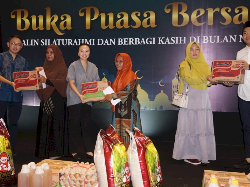 Manajemen The Rinra, Phinisi Point dan Passokorang Beri Bingkisan ke Tiga Panti Asuhan