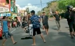 Rombongan Pengantar Jenazah Adu Jotos dengan Pengendara di Makassar