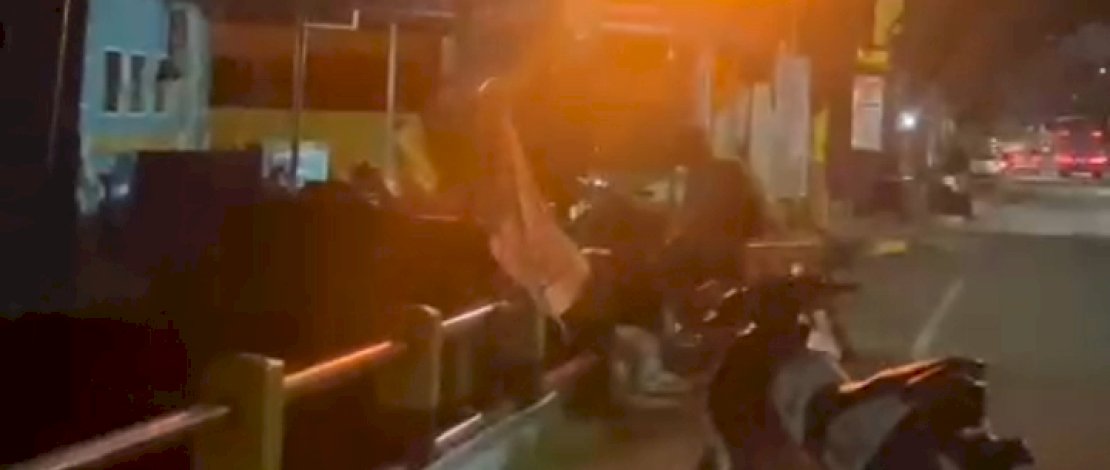 Pos polisi terbakar di Pinrang.