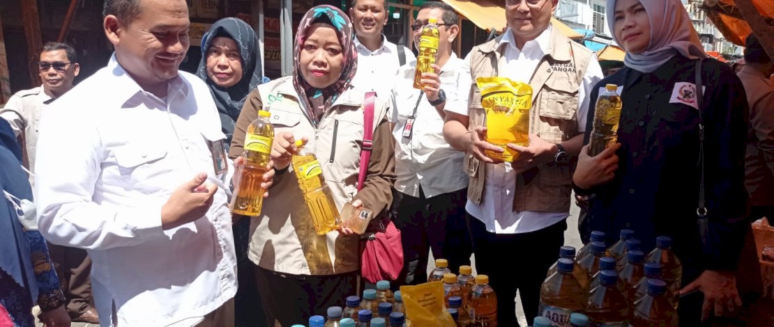 Kasub Satgas Ketersediaan Pangan Satgas Pangan Polri, Kombes Pol Hermawan, memimpin Inspeksi Mendadak (Sidak) di Pasar Terong Makassar.