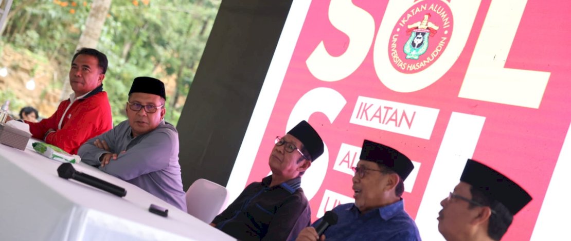 Dengar Nasehat Senior Dalam Rangka Persiapan Pra Rapat Pengurus Wilayah IKA Unhas Sulsel, di Tokka Tenarata, Maros, Minggu, 16 April 2023.