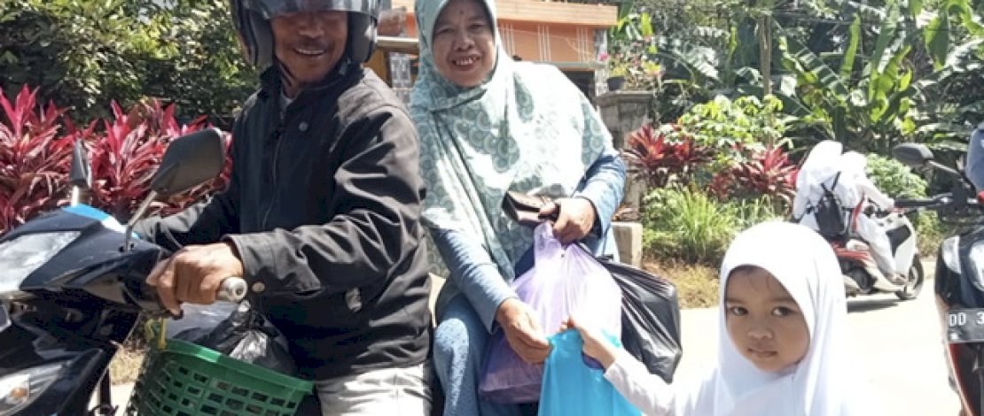 Tumbuhkan Rasa Peduli Sesama, SIT Muslih Gowa Libatkan Siswa Dalam Program 'Berbagi Paket Ramadan' Tumbuhkan Rasa Peduli Sesama, SIT Muslih Gowa Libatkan Siswa Dalam Program 'Berbagi Paket Ramadan'