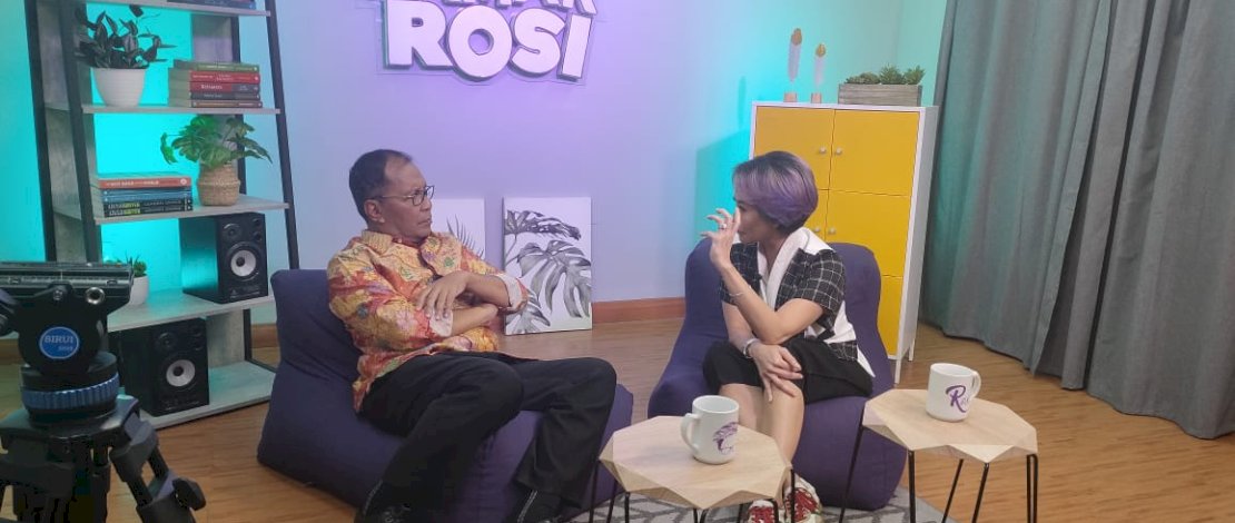 Danny Pomanto menjadi narasumber pada program 'Kamar Rosi' Kompas TV, di Studio Menara Kompas TV, Jakarta, Senin, 17 April 2023.