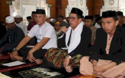 Meski Hujan, Pelaksanaan Salat Ied di Masjid Mako Brimob Bone Tetap Khusuk