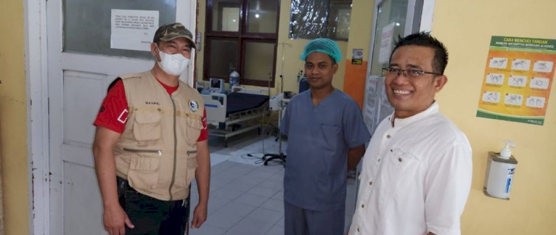 Direktur RSUD Andi Djemma Masamba, dr. Nasrul, melakukan&nbsp;inspeksi dan monitoring kesiapan tim rumah sakit.