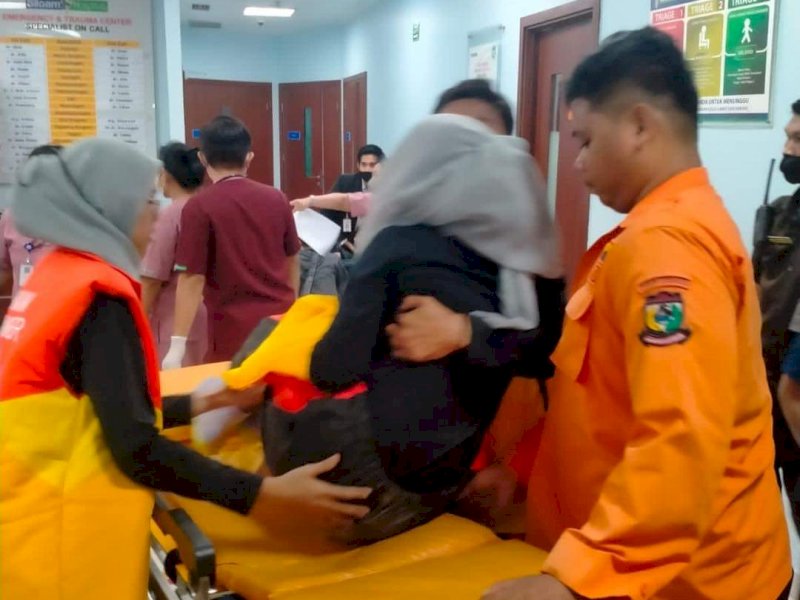 Petugas Berjibaku Selamatkan Pengunjung TSM, 45 Korban Dilarikan ke Rumah Sakit