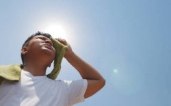 Panas Lagi Ekstrem, Lakukan Hal Ini Agar Kamu Terhindar dari Dehidrasi 