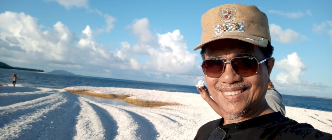 Wakil Bupati, Saiful Arif, lewat rangkaian kunjungan dan peninjauan ke Pulau Karang, yang terletak di sisi depan Desa Khusus Bahuluang, Kecamatan Bontosikuyu, Kabupaten Selayar, Senin, 24 April 2023.