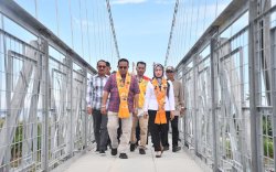 Muhammad Fauzi Resmikan Jembatan Beringin Jaya di Luwu Utara