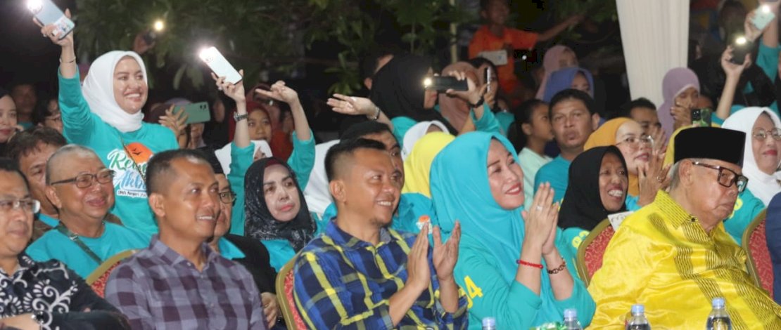 Reuni akbar 40 angkatan Alumni SMAN 256 (1) Kabupaten Kepulauan Selayar yang dipusatkan di Taman Pusaka Benteng Selayar, Selasa malam, 25 April 2023. 
