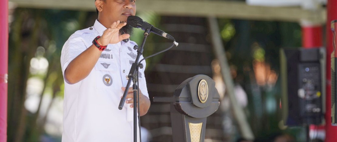 Gubernur Sulsel, Andi Sudirman Sulaiman, bertindak sebagai Pembina Apel Besar Lingkup Pemprov Sulsel di Lapangan Rumah Jabatan Gubernur Sulsel, Rabu, 26 April 2023.