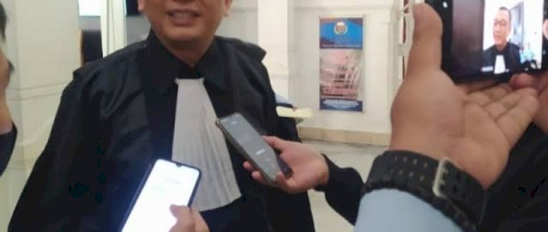 Penasehat hukum Erwin Hatta, Machbub. Penasehat hukum Erwin Hatta, Machbub.