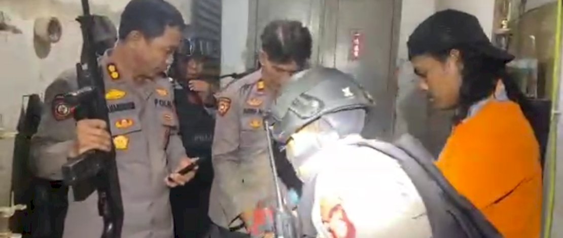 Gerebek Gudang Produksi Sajam di Makassar, Ribuan Barang Bukti Diamankan Polisi