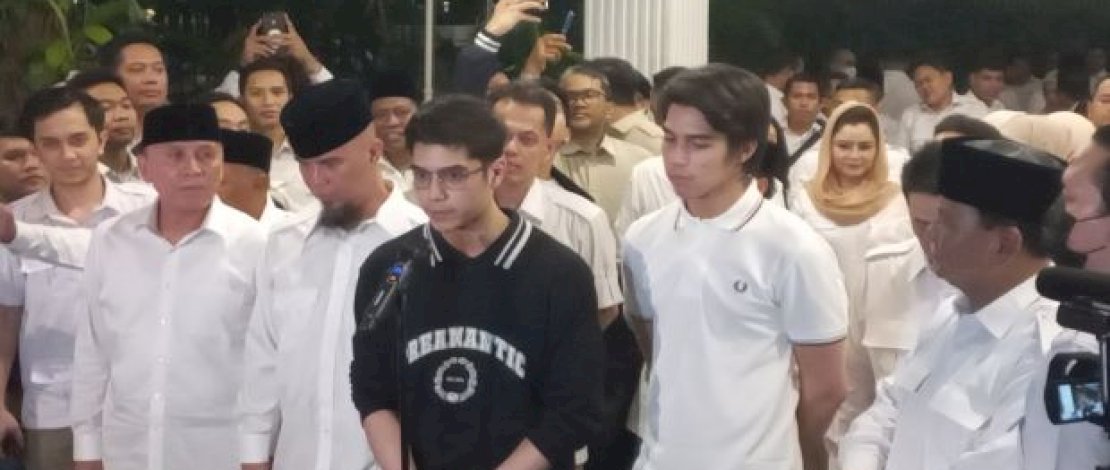 Dua putra musisi senior sekaligus politisi Gerindra, Ahmad Dhani, Al Ghazali (Al) dan Jalaludin El-Rumi (El) bergabung ke Partai Gerindra. Dua putra musisi senior sekaligus politisi Gerindra, Ahmad Dhani, Al Ghazali (Al) dan Jalaludin El-Rumi (El) bergabung ke Partai Gerindra.