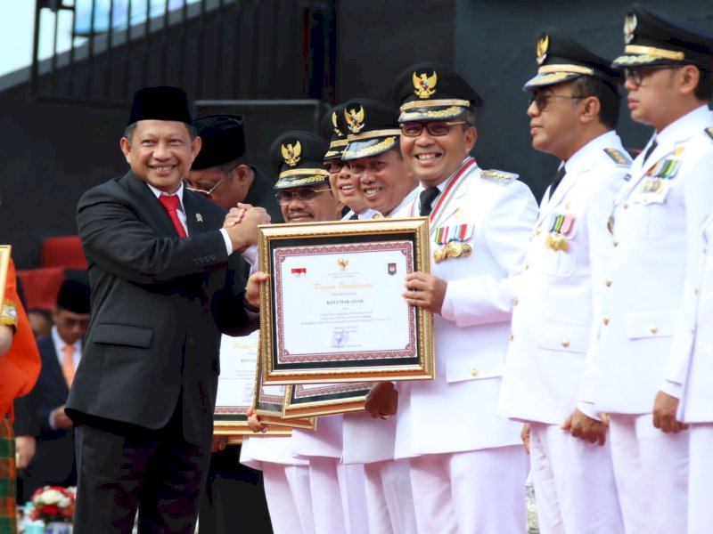 Peringatan Hari Otda ke-27, Kota Makassar Raih Penghargaan Penyelenggara Pemerintahan Terbaik
