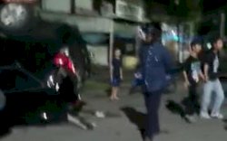 Diduga Saling Kejar dalam Keadaan Mabuk, Mobil Ini Terbalik