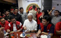 Bertandang ke Makassar, Ganjar Pranowo Makan Pallubasa hingga Motivasi Kader PDIP Sulsel