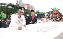 Danny Pomanto - Mendagri Tito Karnavian Tanda Tangani Prasasti Hari OTDA di Anjungan Losari