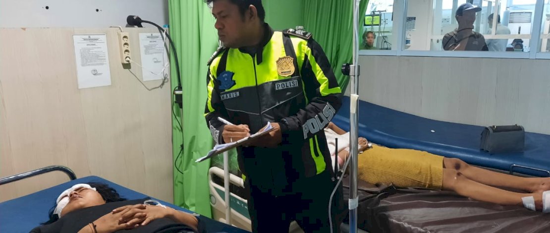 Korban kecelakaan tunggal menjalani perawatan di rumah sakit.