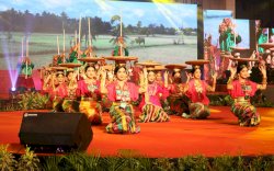 Pentas Budaya Tari Kalompoanna Hibur Ratusan Kepala Daerah Se Indonesia